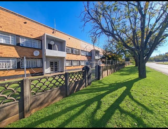 1 BEDROOM FLAT FOR SALE IN MEYERTON CENTRAL